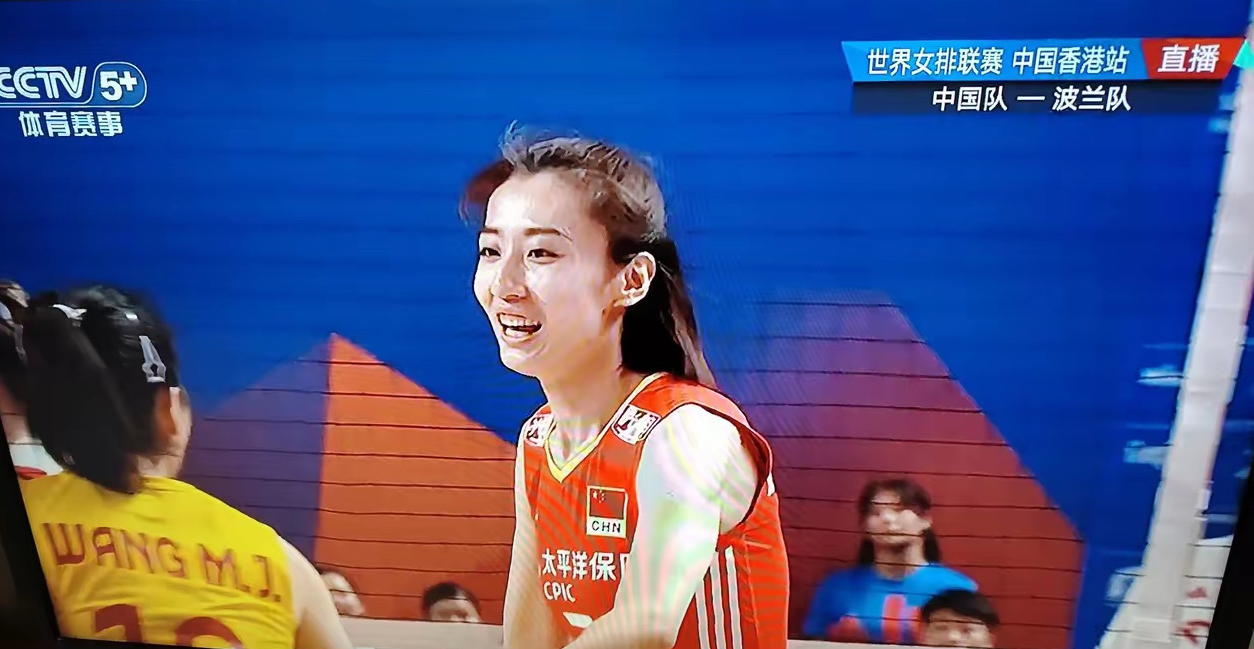 排球女子半决赛，中国队战胜对手晋级