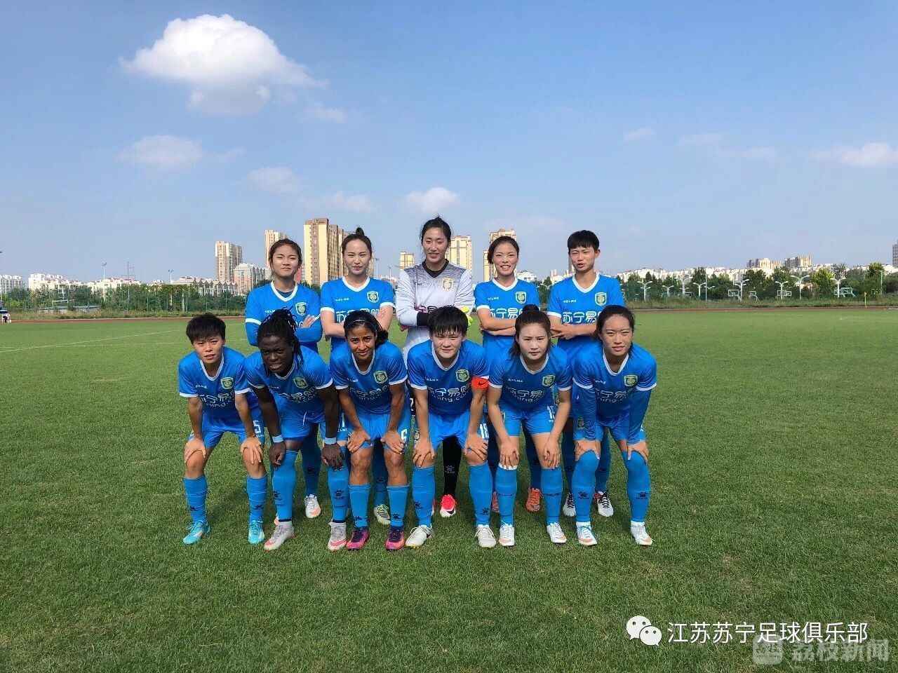 大连女足新晋拔尖赛事，夺得冠军奖杯的简单介绍