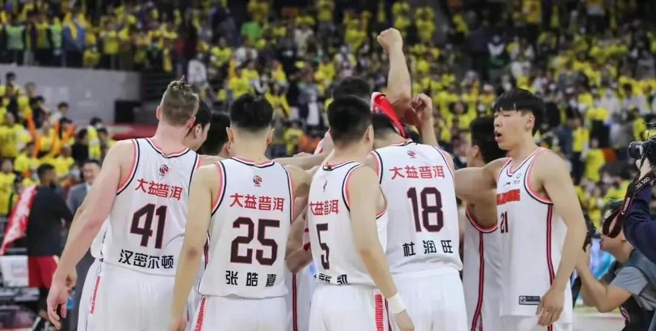 包含广东宏远队遭遇福建队，胜算差距不容小视的词条