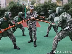 包含恩菲尔德技战术演练密集，冲刺冠军全力以赴的词条