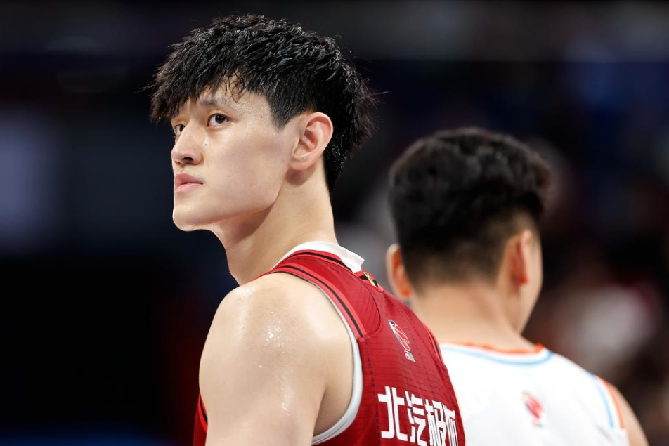 周琦31分曾凡博28+10首钢大胜福建广东胜广州(男篮世界杯中国大胜日本周琦伤退)
