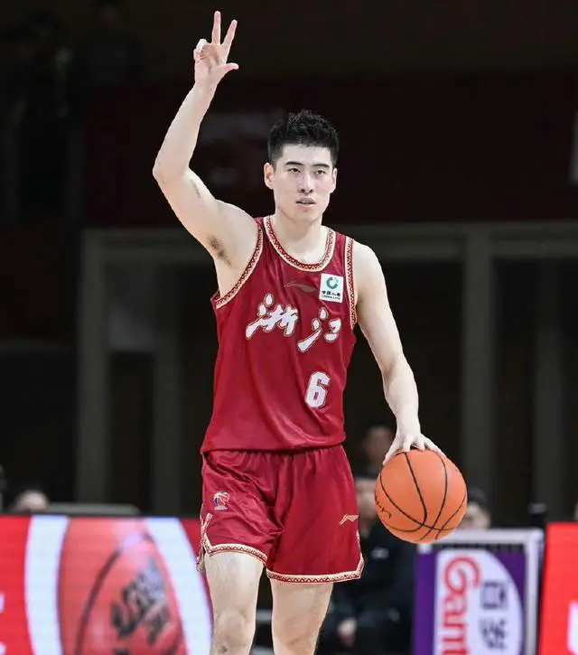 吴前19分浙江大胜辽宁豪取7连胜(吴前48分比肩郭艾伦难救主,但年轻的浙江队令cba期待)